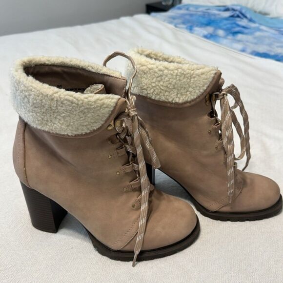 Torrid Foldover Lace Up Shearling Combat Bootie Block Heels Womens 8 W Tan New - Picture 3 of 13